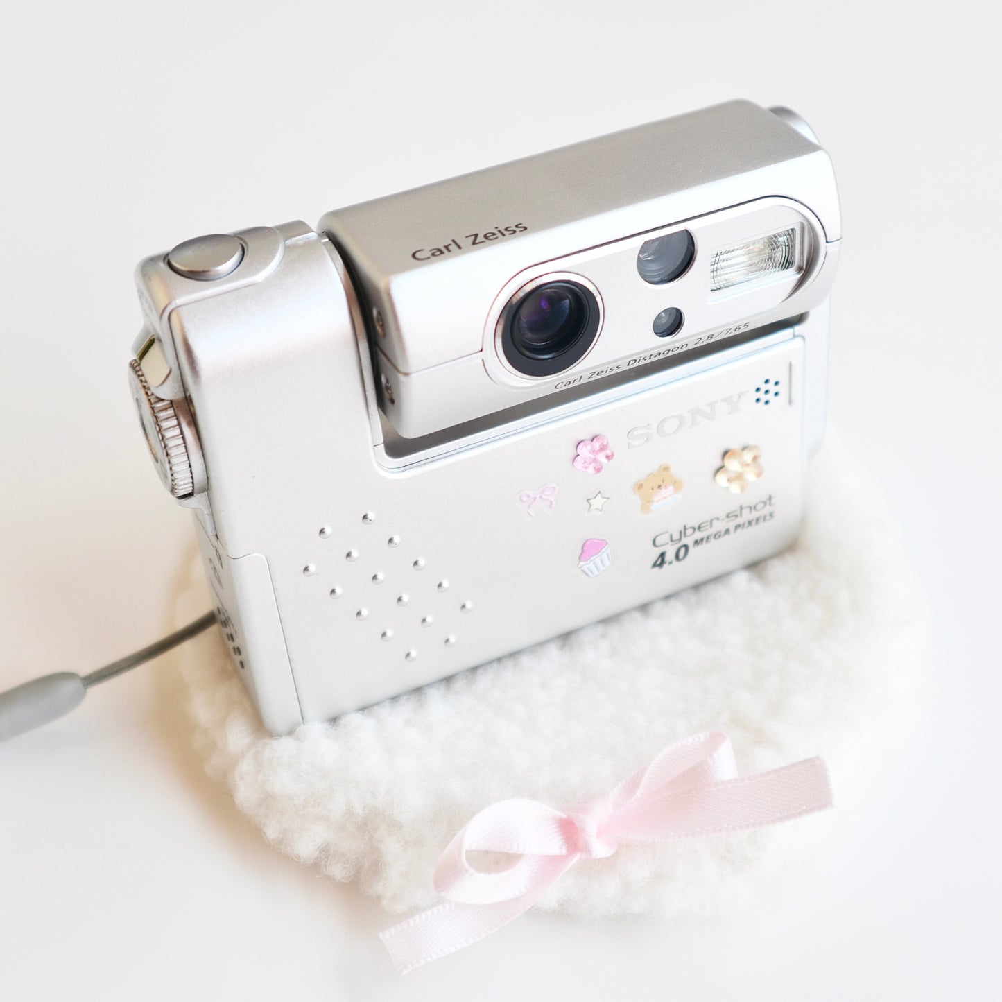 Sony CyberShot DSC-F77